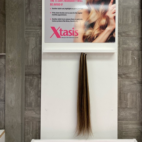 Highlights #4/9.3 Tape In Hair Extensions 24” - Picture 2 of 3